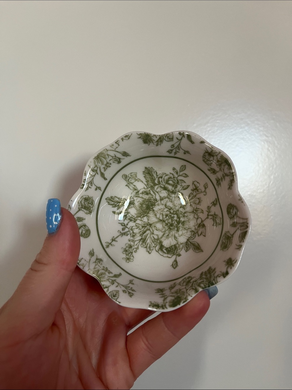 Green Floral Scalloped Ceramic Trinket Dish - Picture 2 of 3